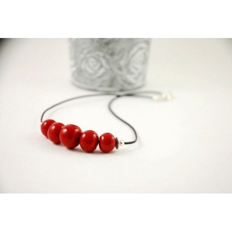 Collier de 5 perles artisanales rouges en céramique